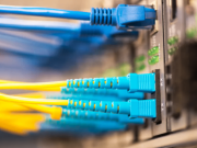 Ano ang kinaandan nga ginagamit sang optikal nga input / output nga window para sa fiber optic panels